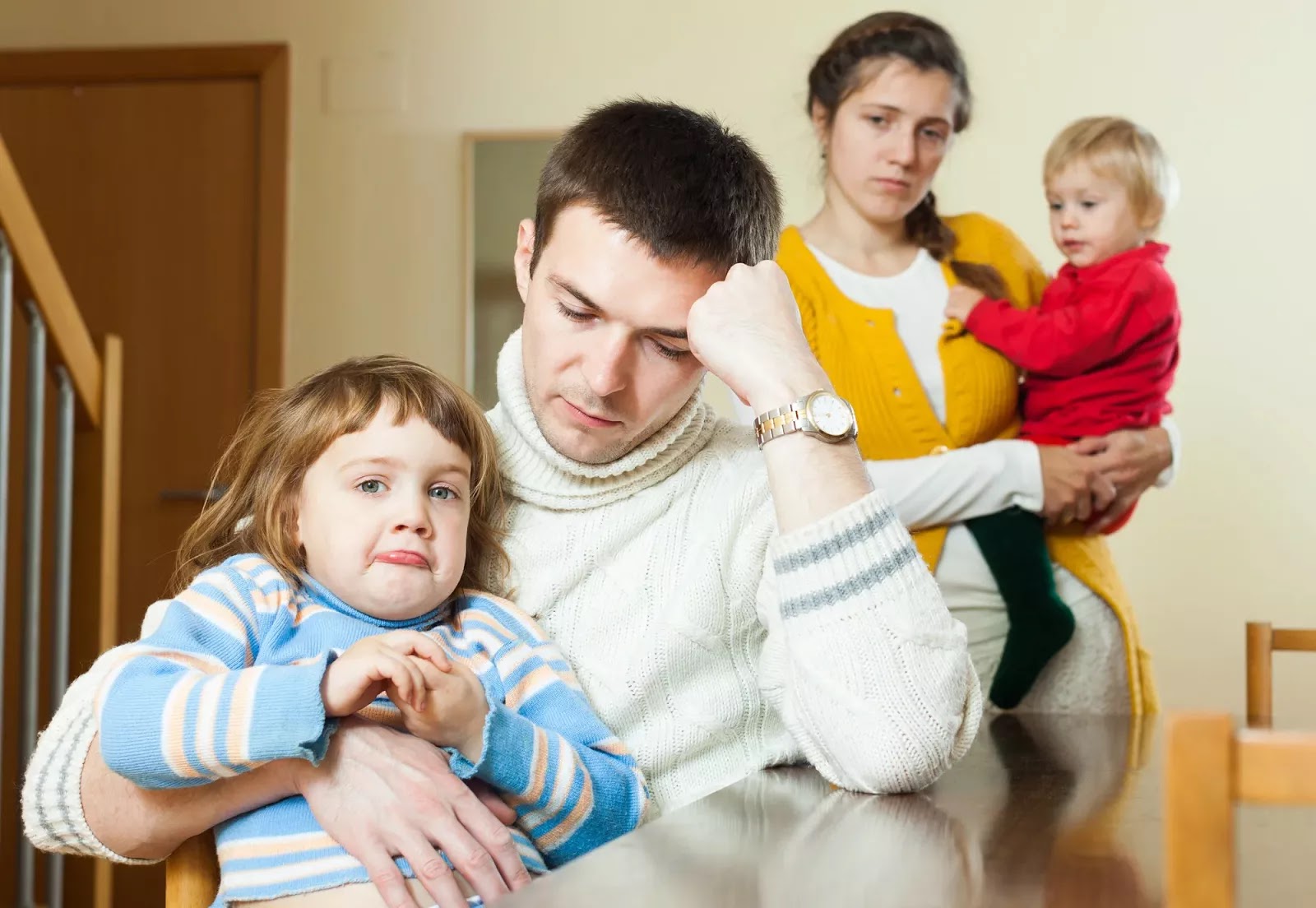 Gia đình trẻ có nhiều áp lực trong xã hội hiện đại