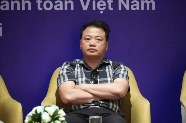 Sự khôn ngoan và lọc lõi của ông Nguyễn Hòa Bình